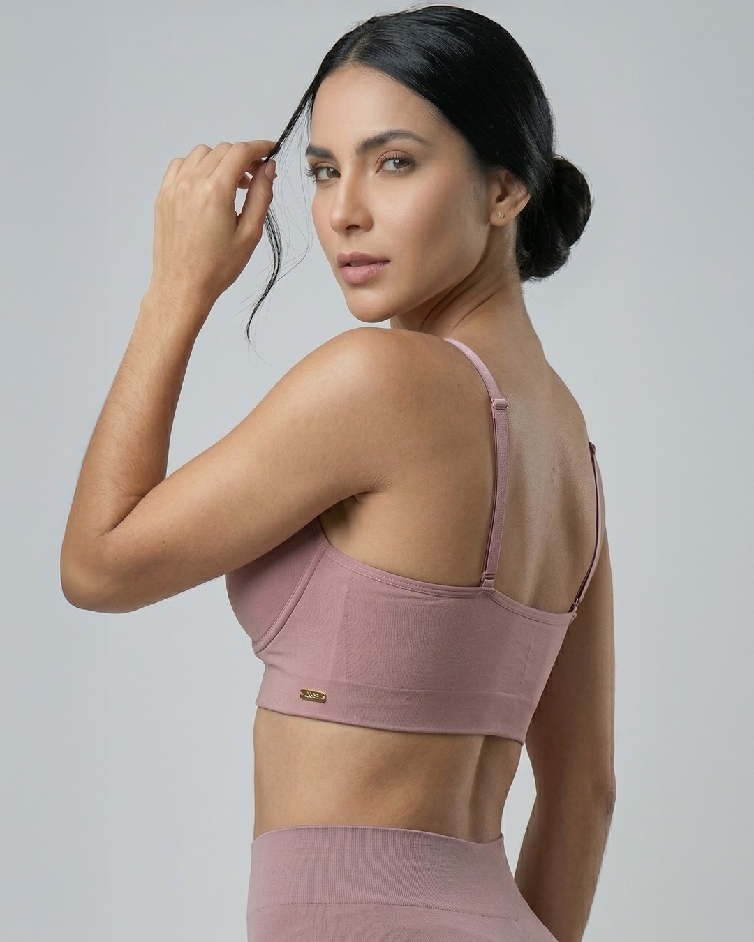 ✨ Comodidad, soporte y estilo en una sola prenda ✨
Descubre nuestro conjunto de ropa interior femenina en tono nude, diseñado para brindarte ajuste perfecto, soporte y máxima comodidad en tu día a día 💕
Este brasier con copas estructuradas y el short tipo faja moldeadora se adaptan a tu cuerpo, ayudando a estilizar tu figura sin sacrificar confort. Ideal para uso diario, outfits ajustados o para sentirte segura en cualquier momento.
En Distrimedias encuentras ropa interior femenina en Colombia con excelente calidad, diseños modernos y precios ideales tanto al por mayor como al detal.
🛍 Compra fácil y segura en nuestra web:
🔗 https://distrimedias.com.co/
📲 Escríbenos por WhatsApp y recibe asesoría personalizada:
👉 https://wa.link/l7cenl
📦 Envíos a todo Colombia 🇨🇴