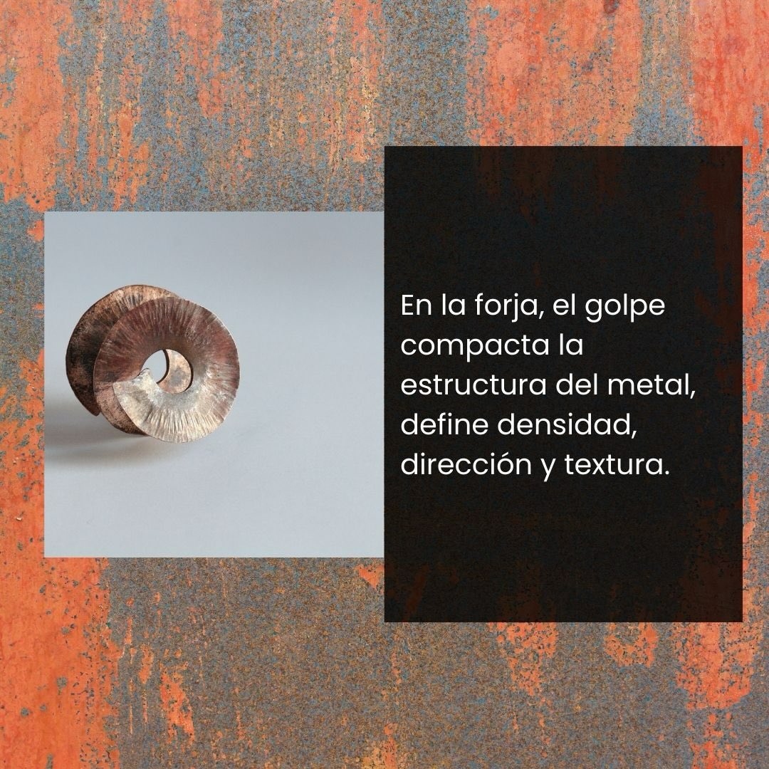 🔨 Forja y Foldforming: Volumen y Textura en el Metal ✨
¡En Materia Prima Escuela Taller @materia_prima_escuela_joyeria , abrimos inscripciones para un curso intensivo donde el metal deja de ser una lámina rígida para convertirse en una pieza orgánica.
De la mano de Simón Mazuera @simonmazuera.jewellery, joyero de la Escuela Massana de Barcelona y experto en joyería artística, aprenderás a dominar el Foldforming. Esta técnica te permitirá crear estructuras tridimensionales complejas y texturas únicas mediante el plegado, martillado y recocido
Detalles del Curso 📝
Duración: 16 horas de formación técnica y creativa.
Intensidad: 4 sesiones (viernes).
Fechas:
Marzo: 20 y 27.
Abril: 10 y 17.
Horario: 9:00 a.m. a 1:00 p.m.
Inversión: $670.000 COP.
¿Qué vas a experimentar? 🎨
Técnicas de Forja: Controlarás el desplazamiento del metal con precisión.
Plegado Creativo: Descubrirás cómo los pliegues generan volúmenes ñ
Simón te acompañará en el proceso de entender el material desde una perspectiva de diseño contemporáneo.
📍 Lugar: Materia Prima Escuela Taller, Calle 35 # 21-24, Teusaquillo, Bogotá.