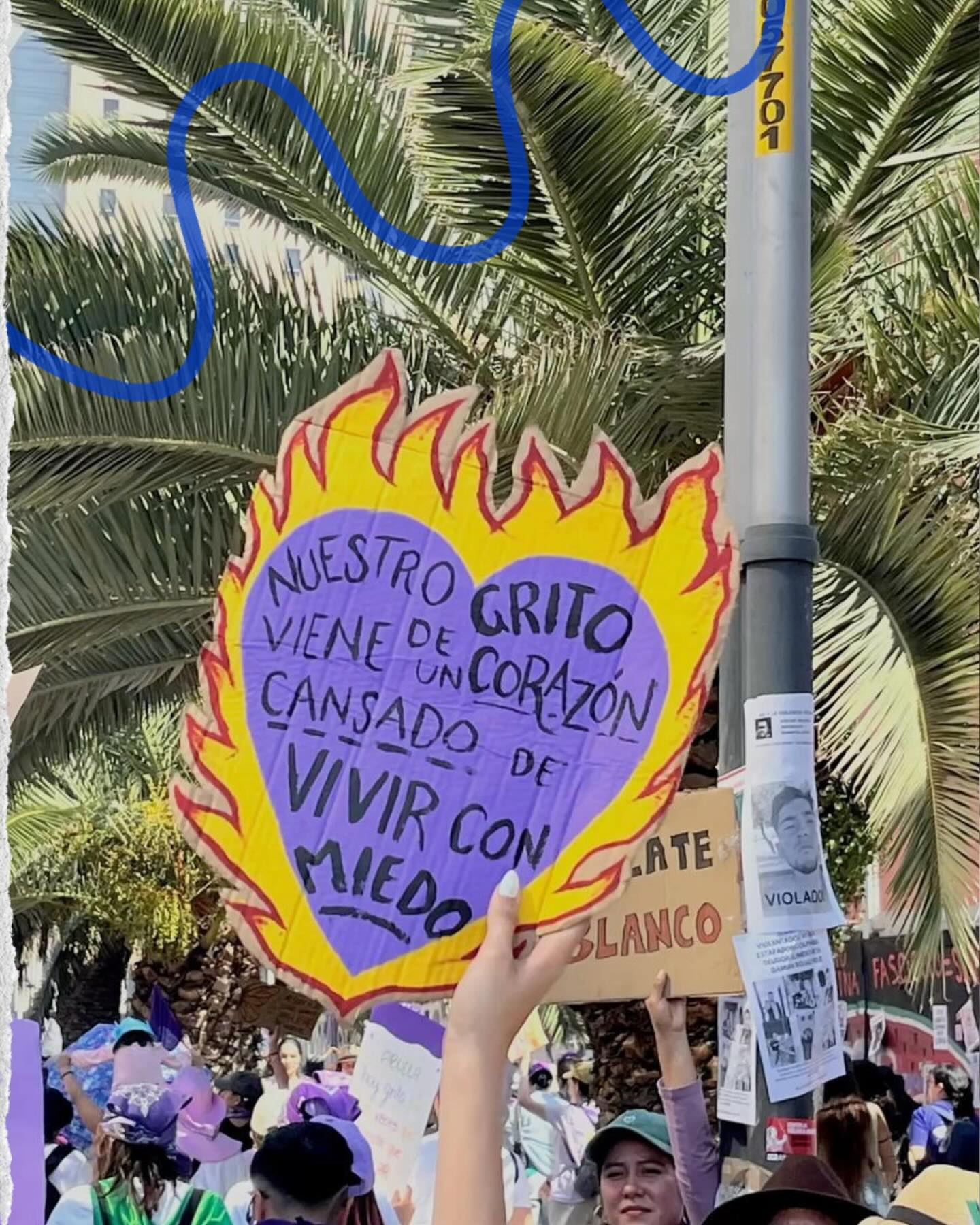 O simbolismo do dia de hoje, 8 de Março, dia Internacional da mulher, não nos desperta apenas entimentos fáceis, felizes.
No contexto político mundial atual, a sensação chega a ser alarmante, aterrorizante - olhar para como as estruturas de poder vigentes nos violentam, nos silenciam, permite que crianças e mulheres sejam ab*sadas e m*rtas.
A deusa tem muitas faces, tem a face do cuidado silencioso das mães, das avós, tem a face da nossa raiva por cada mulher oprimida, tem a face de todos os sonhos que se erguem em solos áridos - porque essa cultura ainda diz que é perigoso uma mulher no poder… que a culpa é nossa porque ousamos comer o fruto do conhecimento.
Porque deveríamos ser passivas, segundo a história dos homens. A deusa em sua face sombria, por vezes a horrorizada em choque pelas notícias que nos assombram, pela percepção de que os homens defendem o ego uns dos outros mesmo quando cometem atrocidades.
A deusa tem a face audaciosa de todas que ousamos confrontar, desobedecer essa velha ordem, do nosso desejo em contar as histórias pela nossa ótica, de receber validação cultural por todas nossas criações.
Hoje mais do que nunca precisamos amar, respeitar, ouvir mulheres, validar suas narrativas, oferecer apoio, oportunidades…
Celebrar as mulheres em todas as suas faces, entender que um corpo cíclico não produz de forma linear, enaltecer mulheres e suas realizações. Trabalhar e direcionar nossas escolhas para que mais mulheres estejam no centro de suas narrativas, ocupem espaços de liderança, para que menos mulheres estejam sobrecarregadas.
Para que mais mulheres possam gozar de uma vida feliz.
Precisamos relembrar que a Terra é uma mulher, que nosso útero é o universo inteiro.
Há que se honrar o portal da vida.