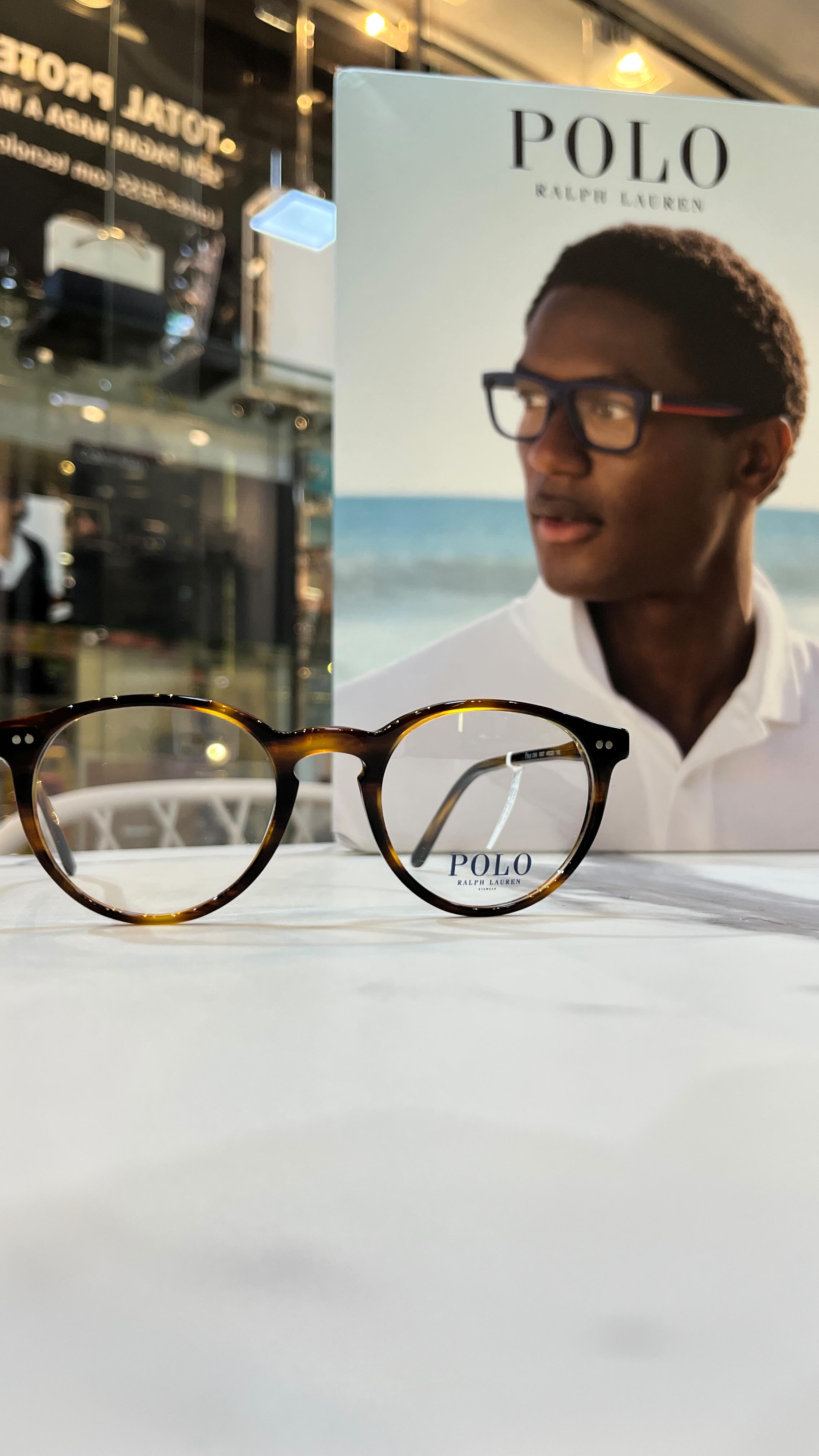 🎥 Quatro opções Polo Ralph Lauren que transcendem tendências.
Do metal ao tartaruga, cada detalhe reflete o DNA da marca: sofisticação e autenticidade.
Qual dessas armações é a cara do seu próximo visual? Conta pra gente! 👇
#PoloRalphLauren #Clássicos #Óculos #Moda #Elegância Estilo