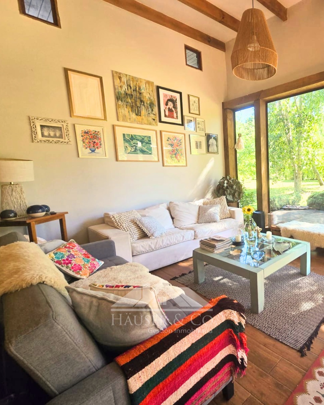 OPORTUNIDAD Casa en parcela en venta en Villarrica | UF 6.100
𝐂𝐚𝐬𝐚 𝐋𝐨𝐢𝐜𝐚 𝐅𝐥𝐨𝐫 𝐝𝐞 𝐂𝐨𝐧𝐪𝐮𝐢𝐥 𝐕𝐢𝐥𝐥𝐚𝐫𝐫𝐢𝐜𝐚
Difícil encontrar hoy una propiedad con esta ubicación, metraje y entorno a este precio.
📍 Segunda Faja, a minutos del centro, Colegio Alemán y Hospital
▫️ 140 m² construidos
▫️ Parcela de 5.000 m²
▫️ 3 dormitorios + sala de estar
▫️ Energía solar + pozo de agua
▫️ Entorno natural y residencial
Una excelente OPORTUNIDAD para vivir o invertir en el sur, con conectividad, tranquilidad y alto potencial de valorización.
📩 Escríbenos DM o llámanos +56975598897 y agenda tu visita.