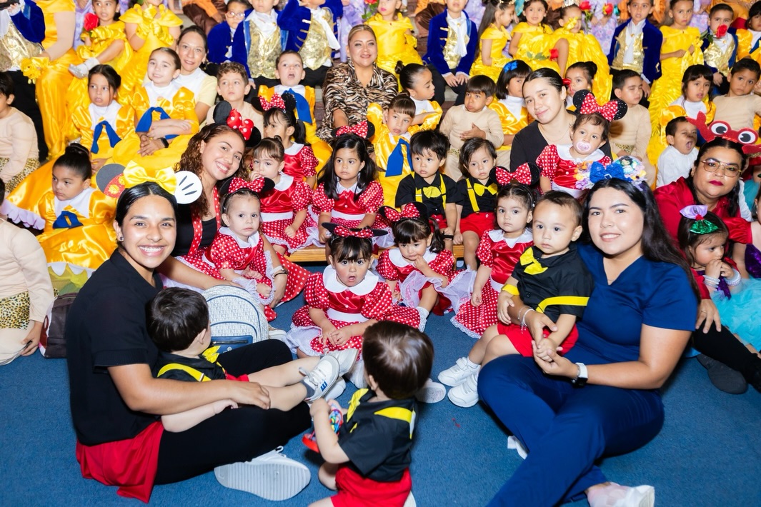 La magia de Disney llegó a nuestro escenario y cada uno de nuestros artistas lució increíble en un festival lleno de alegría, colores y mucho amor a Papá y Mamá🤩💙
Los más pequeñitos nunca dejan de sorprendernos, les compartimos momentos hermosos del festival “Magical Disney” de #Preescolar 2026🥰
#SomosFélix #Festival #EducandoEnValores #ColegioBilingüe
