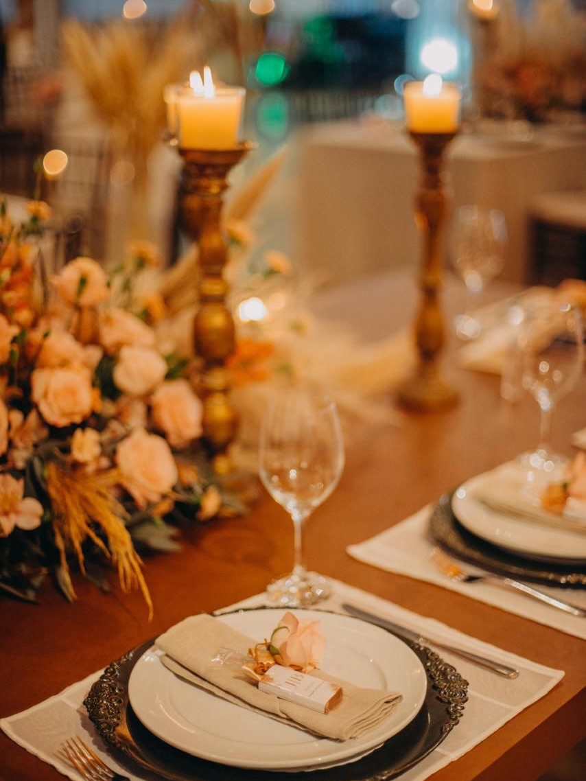 Uma paleta quente, detalhes delicados e uma atmosfera que acolhe em cada canto. ✨
Cada composição foi pensada para transformar o ambiente em uma experiência leve, elegante e cheia de personalidade.
Porque a decoração vai além da estética — ela faz o evento ser sentido. 🤍
#ilmasochadecoracoes #decoracaodeeventos #mesaposta #eventoscomestilo #casamentos detalhesquefazemadiferenca