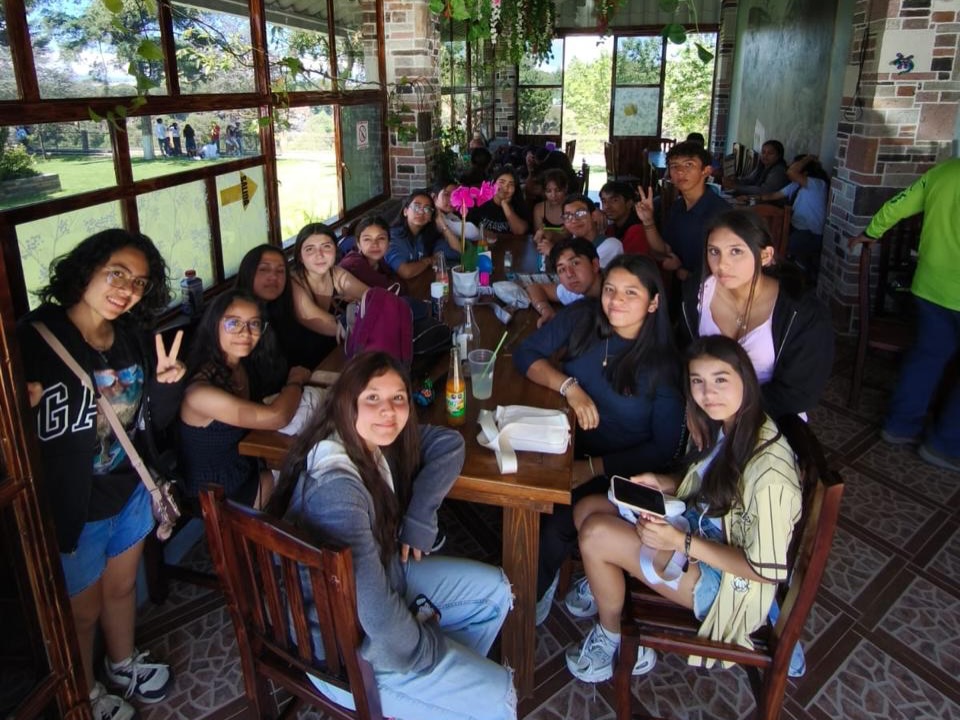 Viaje de estudios tercero de secundaria 2026🤩
Compartimos momentos de nuestros jóvenes del viaje “Conociendo México” en cierre de año escolar, los chicos se fueron de road trip y visitaron Real del Monte, Prismas Basálticos y en CDMX entre otras paradas Six Flags, todos juntos crean grandes memorias✨
#Secundaria #Viaje #ConociendoMéxico