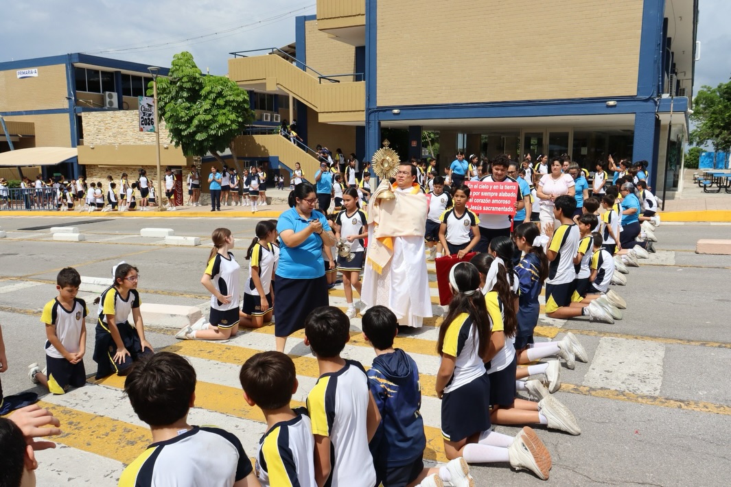 Celebramos la Solemnidad del Corpus Christi. Damos Gloria a Cristo presente en la Eucaristía🙏🏻