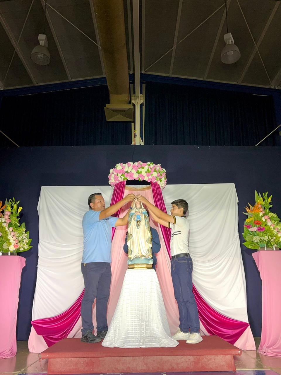 Compartimos momentos de la Coronación de Nuestra Virgen de la Encarnación en las diferentes secciones✨
#ColegioCatólico #CoronaciónDeLaVirgen #SomosFélix