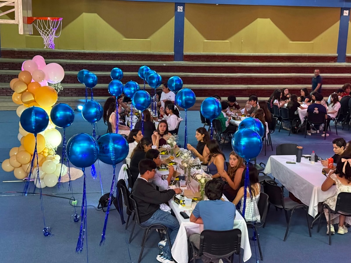 Honramos su perseverancia y celebramos sus logros, con sentimientos encontrados por el orgullo de verlos crecer y la nostalgia de saber que toca partir, felicitamos a nuestros graduados de preparatoria 2026🎓💙
A donde vayan lleven en su maleta personal, sus valores, seguridad en ustedes mismos, dedicación, respeto y responsabilidad y sobre todo la total confianza de que nuestro Señor camina con ustedes✨
Enhorabuena para nuestros jóvenes y sus familias, el Félix de Jesús Rougier siempre será su casa. ¡Hasta siempre!🤩👩🏻🎓🧑🏻🎓
#Prepa #Graduación #SomosFélix