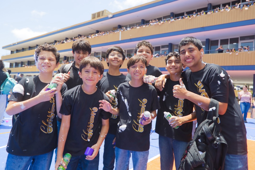 Último dia en las aulas GEN 2020-2026 #Primaria 🎓
Iniciaron llenos de retos y desafíos; tomar su primer año de primaria a distancia, reencontrar su espacio en nuevos salones con el cambio de sección, ser nativos digitales y estrechar lazos con amigos y maestros, todo esto mientras descubrían al niño(a) que fue creciendo.
¡Hoy se gradúan con mucho orgullo nuestros alumnos listos para el siguiente paso!🧑🏻🎓👩🏻🎓
Abrazos, risas, firmas, fotos, música y familia, así se vivió el último pase de lista graduados 2026. Sin duda en primaria los vamos a extrañar!!
Les deseamos todo el éxito 🙌🏻💙
#SomosFélix #Graduación #Primaria