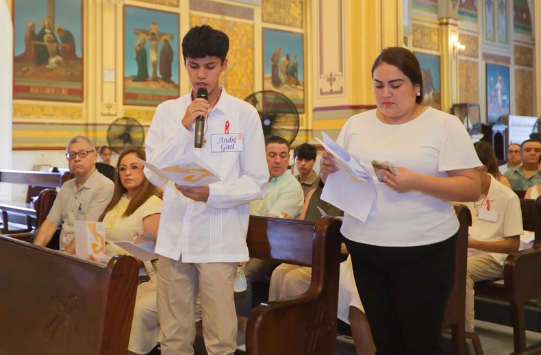 Compartimos momentos que vivieron nuestros alumnos de preparatoria que recibieron el Sacramento de la Confirmación 🕊️
Como Católicos, en el Sacramento de Confirmación fortalecemos nuestra fe con la efusión especial del Espíritu Santo, permitan que siempre sea Él quien guíe sus pasos 🙏🏻