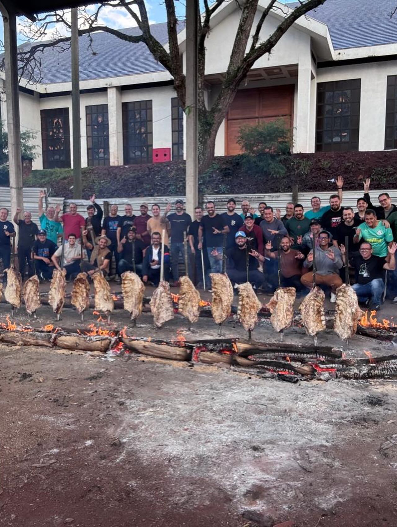 🙏 Agradecimento – 2ª Costelada dos Homens do MFC 🥩
Queremos agradecer de coração a todos que participaram da 2ª Costelada dos Homens do MFC! ❤️
Foi um momento muito especial de amizade, alegria, confraternização e união, que só foi possível graças à presença e à colaboração de cada um.
Nosso agradecimento especial a todos que ajudaram na organização, preparação e realização desse evento. Cada detalhe foi preparado com muito carinho!
Que Deus continue abençoando nossas famílias e fortalecendo cada vez mais a união dos homens do nosso Movimento. 🙏
Muito obrigado a todos! Até a próxima! 🥩🍻❤️