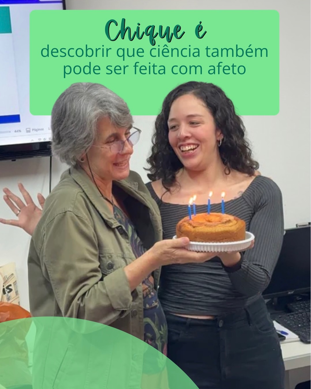 O LADIGE é muito chique!
O nosso Laboratório Digital de Educação Alimentar e Humanidades é um Núcleo de estudos e ações de Educação Alimentar e Nutricional (EAN) que tem como objetivo a construção coletiva e debate desaberes educativos em alimentação com acesso livre e digital voltados para Direitos Humanos, Segurança e Soberania Alimentar.
O LADIGE busca colaborar na construção de uma educação crítica para a Alimentação e Nutrição a partir de suas aplicações nas práticas e apropriações de quem produz, distribui e consome tanto alimentos quanto seus discursos.
Os estudos são desenvolvidos coletivamente, em equipe, e buscam a popularização da ciência, mediando e construindo novos saberes orquestrados por um ser humano criativo e potente para mudanças sociais.
Visite nosso site (ladige.injc.ufrj.br) para conhecer o nosso trabalho!