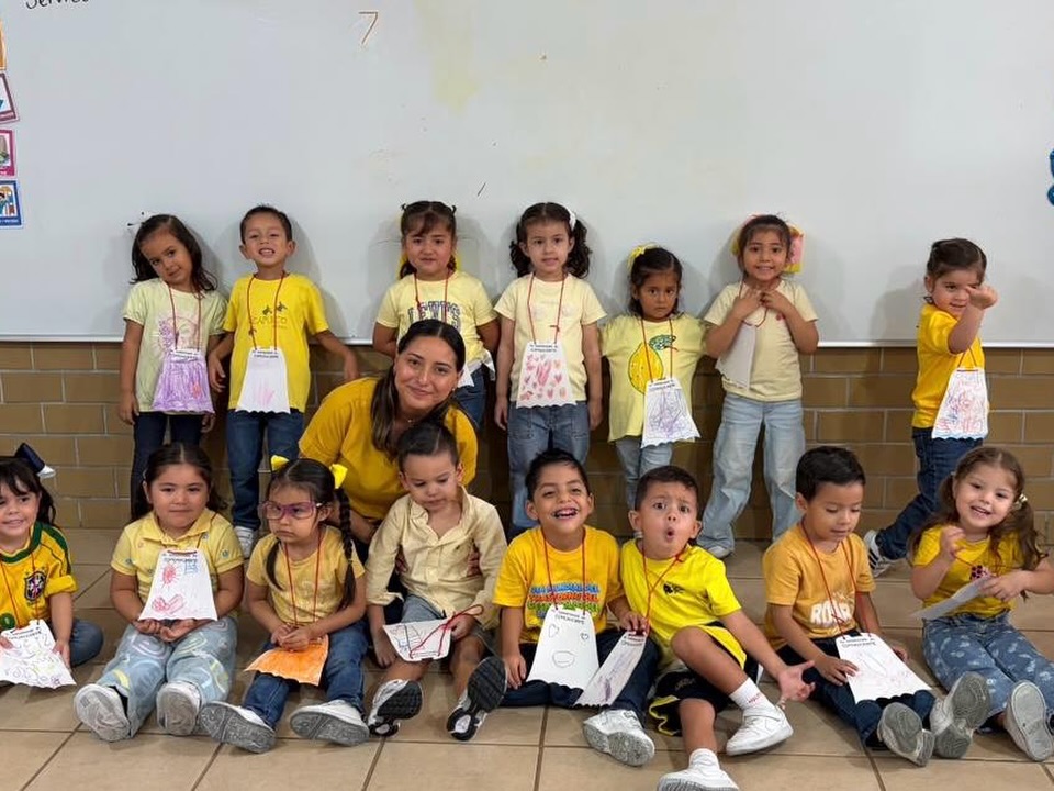 30 de Septiembre Día de la Concientización sobre el Trastorno del Desarrollo del Lenguaje.
Es muy importante enseñar a nuestros niños a ser pacientes y empáticos con amigos con TDL, ¡juntos lo podemos hacer mejor!
En Preescolar se realizaron actividades y se impartieron charlas por el equipo de psicología acorde a la edad de los más pequeños, además de dibujos y craft para hacerlo divertido y práctico.
¡Todos somos muy importantes! 💛🥰
#educacionenvalores